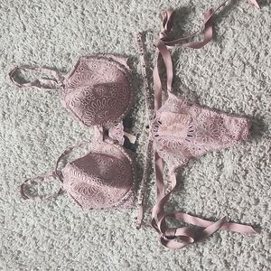⭐SET⭐Victoria's Secret Rare Designer Collection Pink Eyelet Swarovski Bra Set
